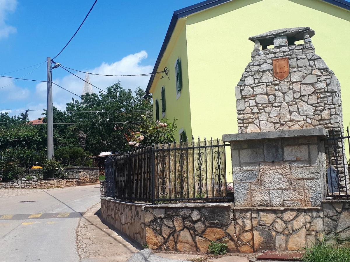 Apartment Terra Rossa Kaštelir Dış mekan fotoğraf